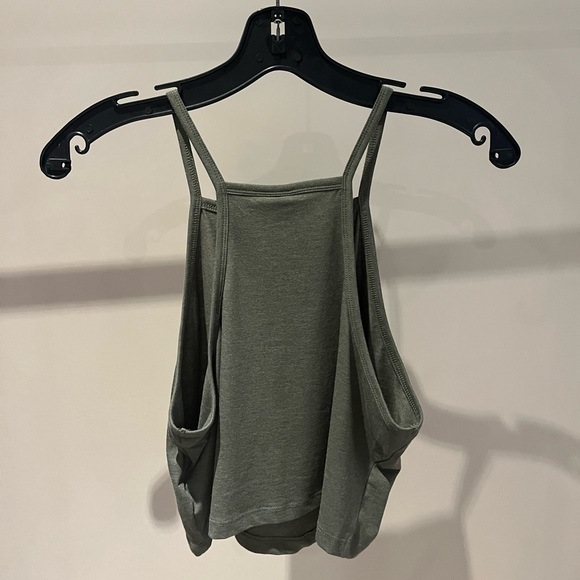 Green cropped tank top - Picture 3 of 6